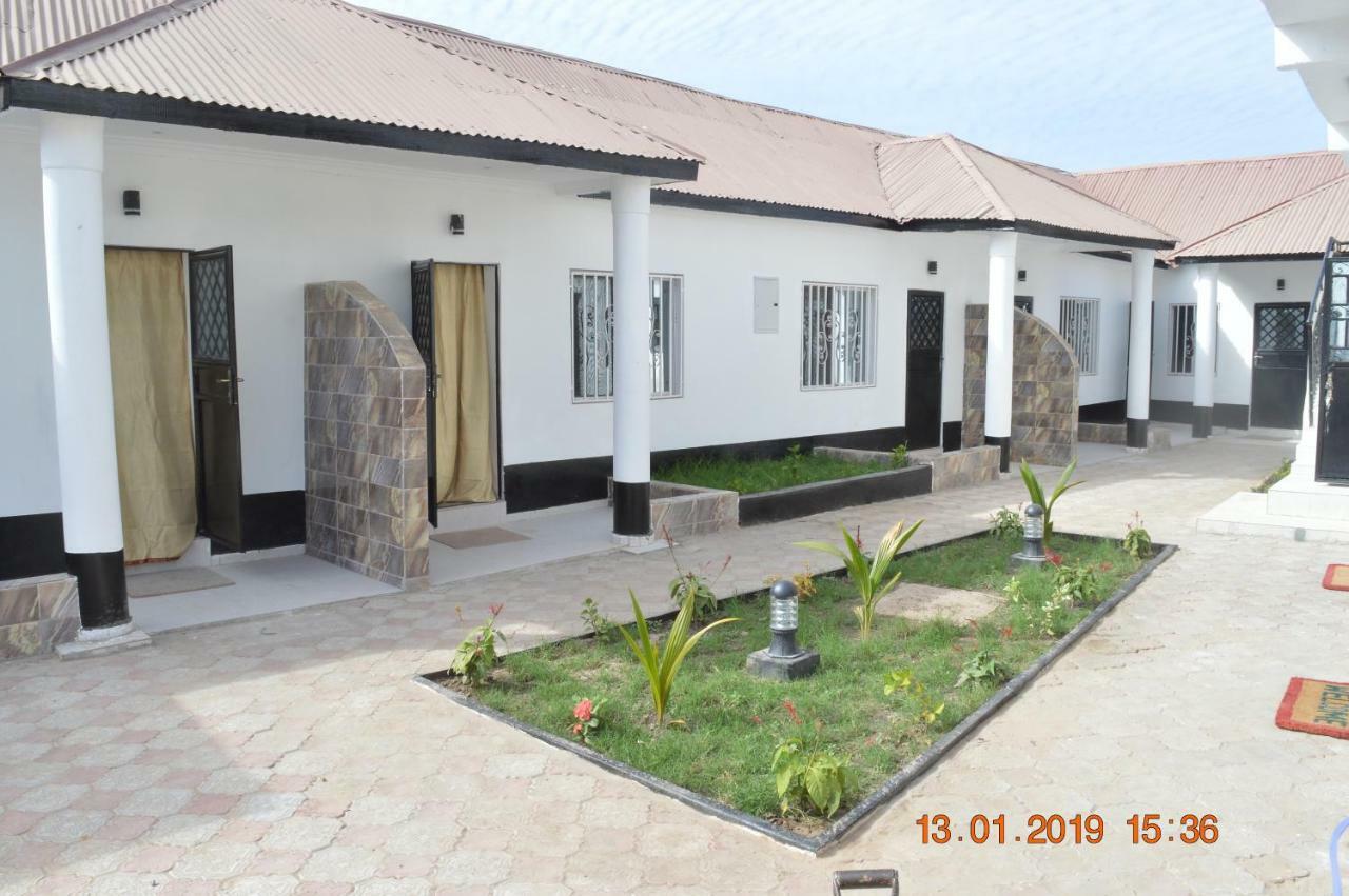 Sukuta Nema Guest House バンジュール エクステリア 写真