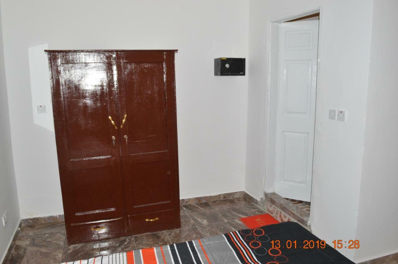 Sukuta Nema Guest House バンジュール エクステリア 写真