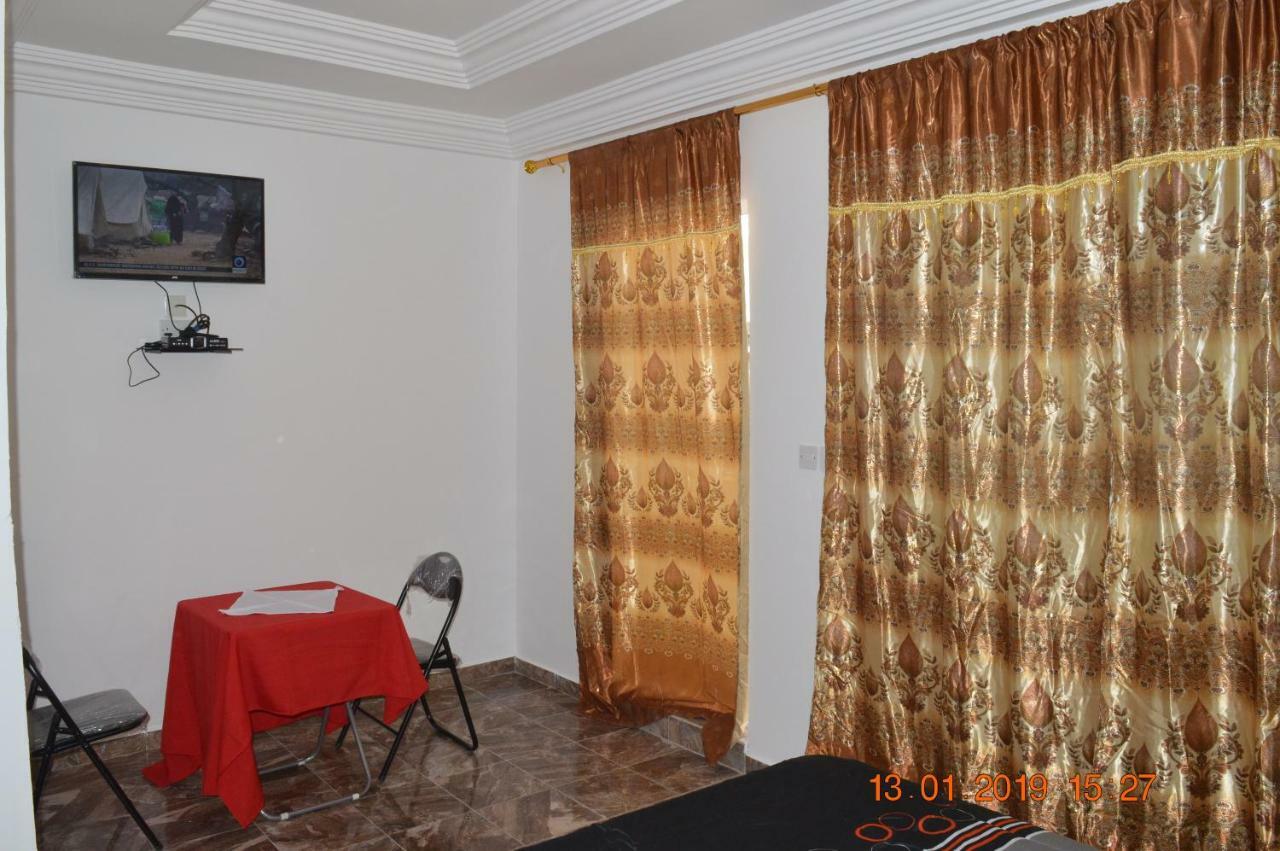 Sukuta Nema Guest House バンジュール エクステリア 写真