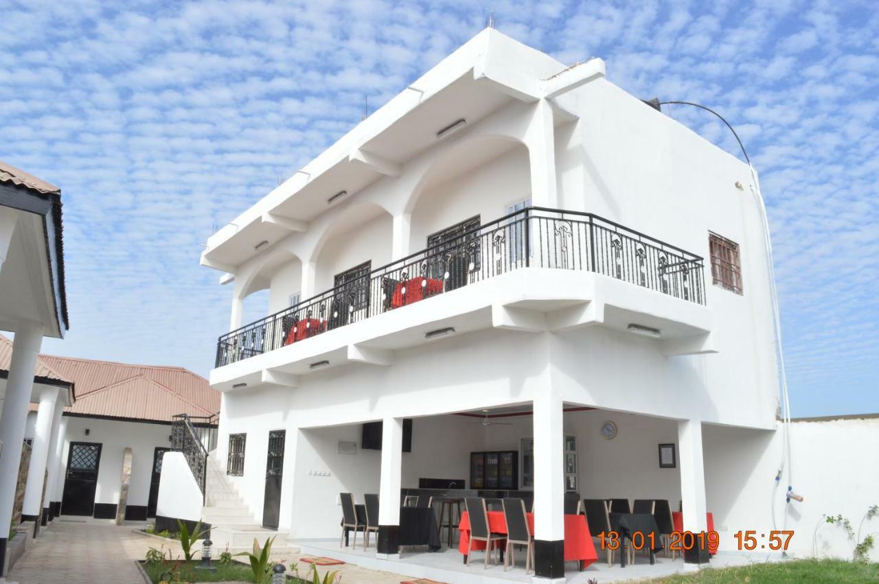 Sukuta Nema Guest House バンジュール エクステリア 写真